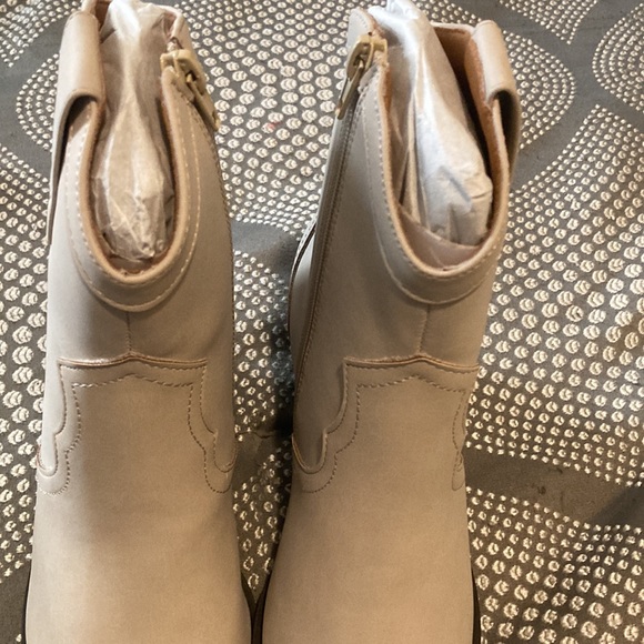 ASOS DESIGN Rocket western ankle boots in taupe - Picture 7 of 7